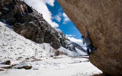 Bouldering_in_Lillaz_4.jpg