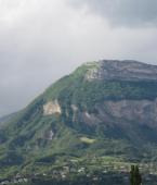 Vue du site depuis le campus universitaire. / Saint-Eynard (grandes voies + rochers du Bret)