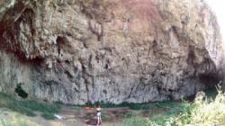 Blue Zina cave (Πετροπηγή - Μπλε Ζήνα)
