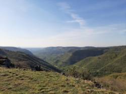 Vue du parking. / Le Cirque de Labeil