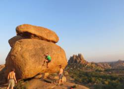 Hampi - Island plateau (Cosmic Cave)