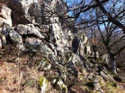 La petite falaise vue du bas / Yzeron